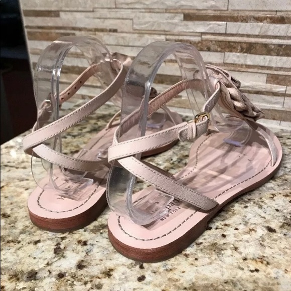 ‼️SOLD on Posh 🇨🇦‼️Kate Spade Flower Leather 8 - Picture 3 of 5